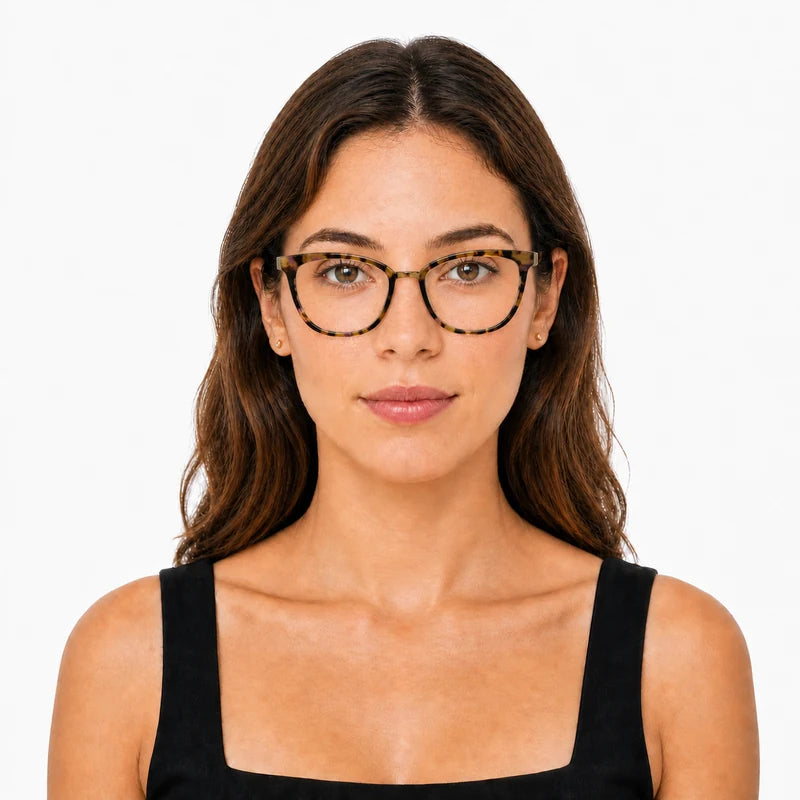 Valentina - Tartaruga — modelo feminino usando a armação