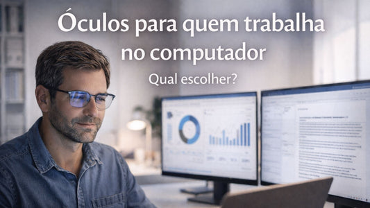 Profissional trabalhando no computador usando óculos com proteção de luz azul em escritório moderno.