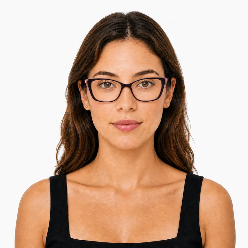 Bloom - Rosa — modelo feminino usando a armação