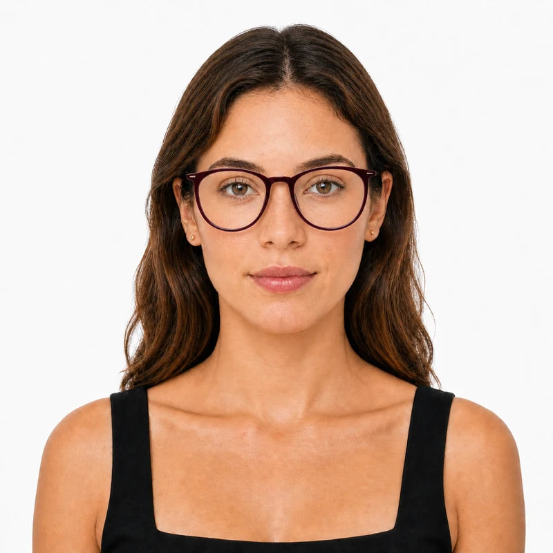 Livia - Vinho — modelo feminino usando a armação
