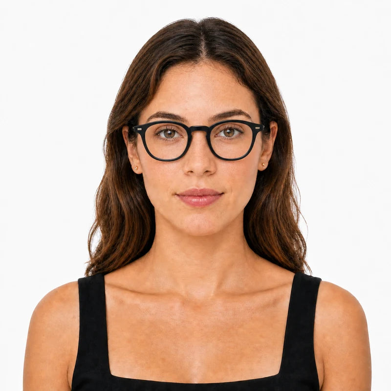 Fuji - Preto — modelo feminino usando a armação